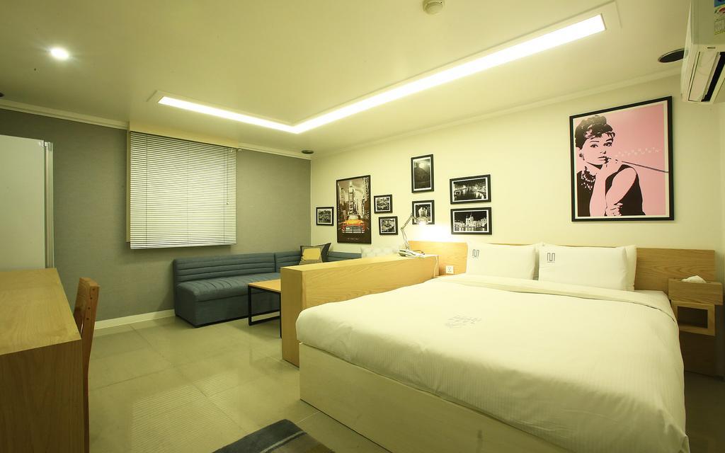 Merdi Hotel Suwon Bagian luar foto