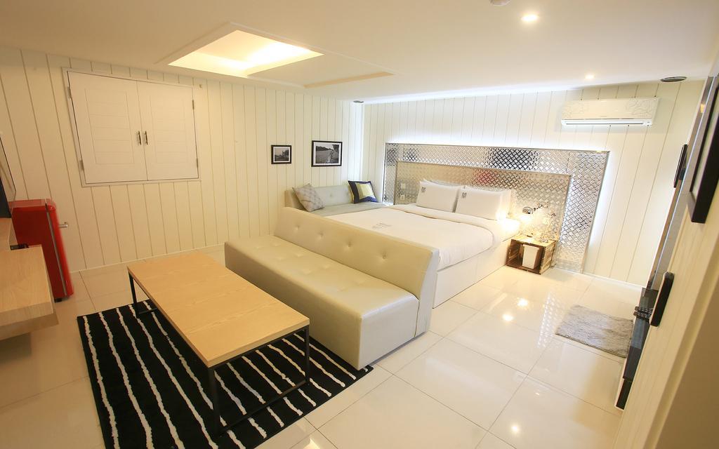 Merdi Hotel Suwon Bagian luar foto
